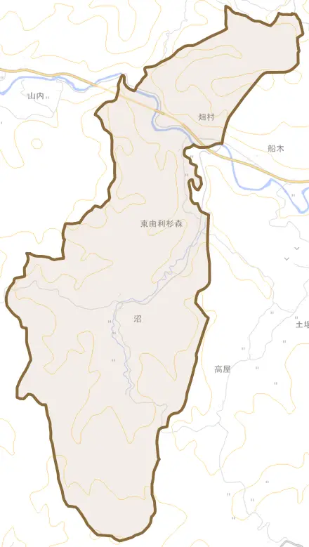 東由利杉森とその周辺の地図。町の範囲を重ねている