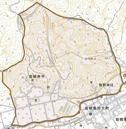岩城赤平とその周辺の地図。町の範囲を重ねている