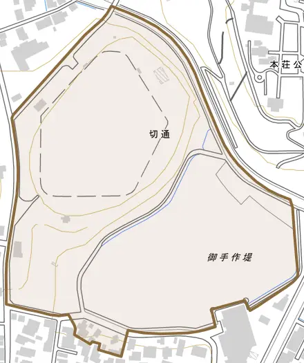 切通とその周辺の地図。町の範囲を重ねている