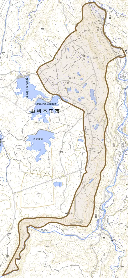 堰口とその周辺の地図。町の範囲を重ねている