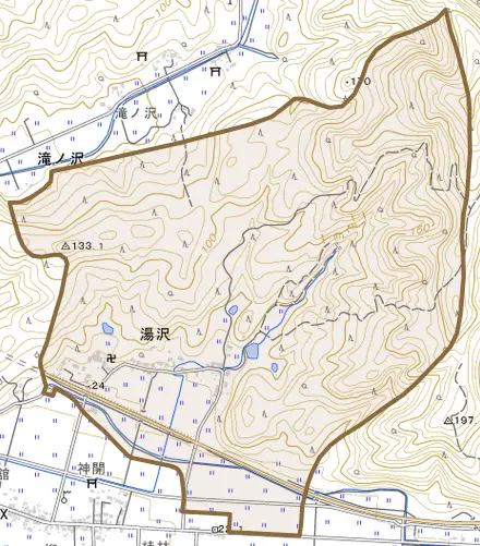 湯沢とその周辺の地図。町の範囲を重ねている