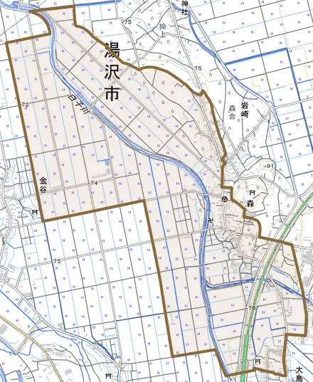 森とその周辺の地図。町の範囲を重ねている