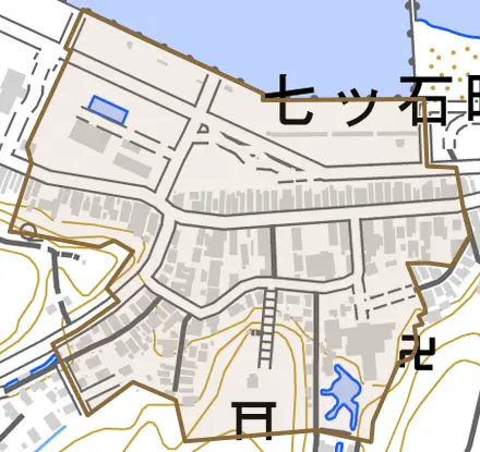 大字七ツ石町とその周辺の地図。町の範囲を重ねている
