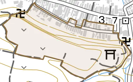 大字新地町とその周辺の地図。町の範囲を重ねている