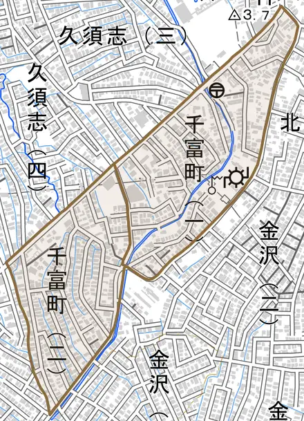 千富町とその周辺の地図。町の範囲を重ねている