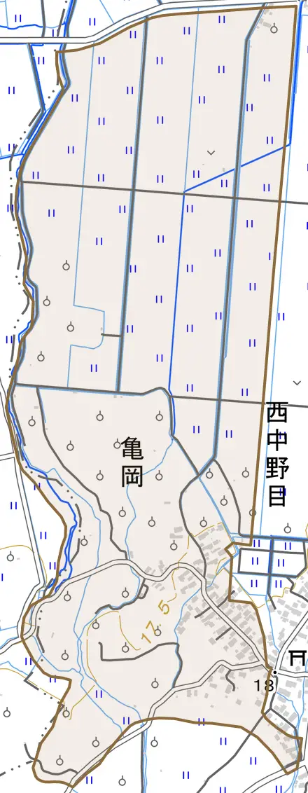大字亀岡とその周辺の地図。町の範囲を重ねている