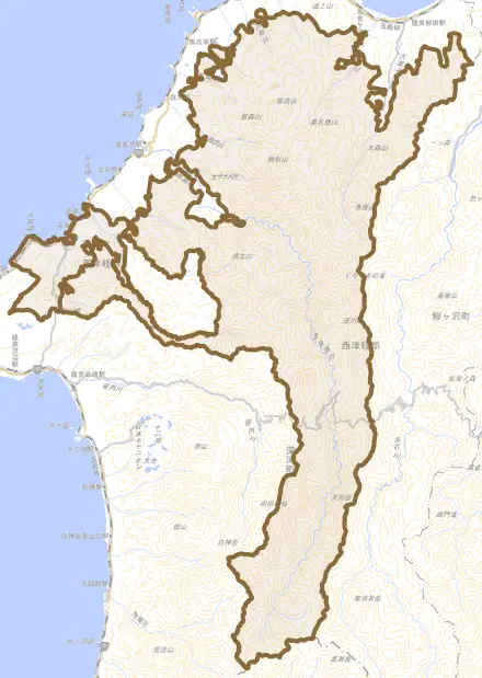 大字深浦とその周辺の地図。町の範囲を重ねている