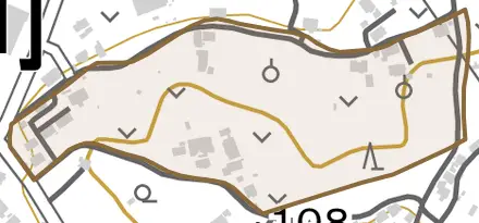 字正場沢長根とその周辺の地図。町の範囲を重ねている