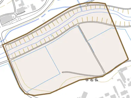 字石仏下川原とその周辺の地図。町の範囲を重ねている