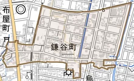 字鎌谷町とその周辺の地図。町の範囲を重ねている