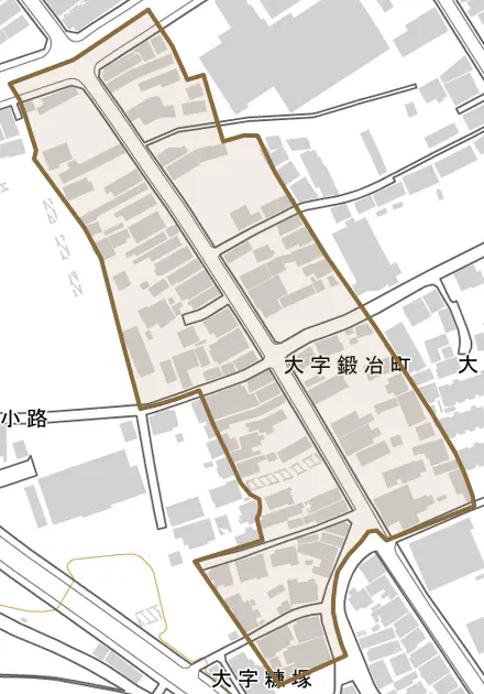 大字鍛冶町とその周辺の地図。町の範囲を重ねている