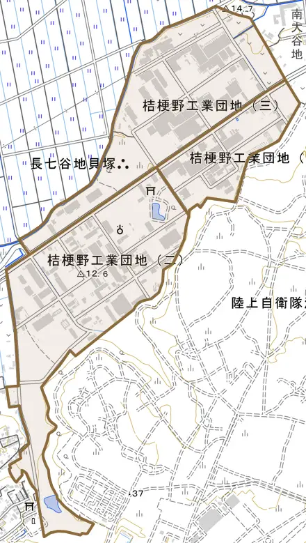 桔梗野工業団地とその周辺の地図。町の範囲を重ねている