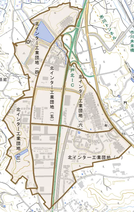北インター工業団地とその周辺の地図。町の範囲を重ねている