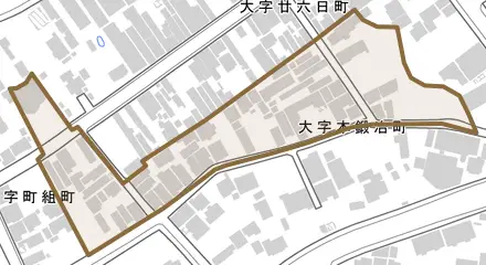 大字本鍛冶町とその周辺の地図。町の範囲を重ねている