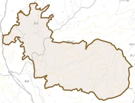 大字晴山沢とその周辺の地図。町の範囲を重ねている