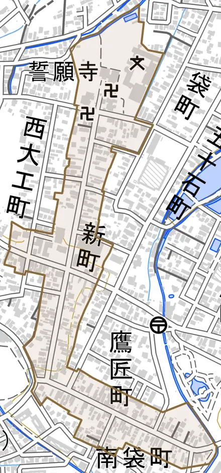 大字新町とその周辺の地図。町の範囲を重ねている