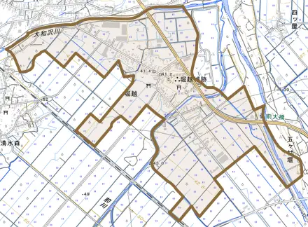 大字堀越とその周辺の地図。町の範囲を重ねている