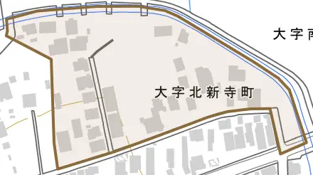 大字北新寺町とその周辺の地図。町の範囲を重ねている