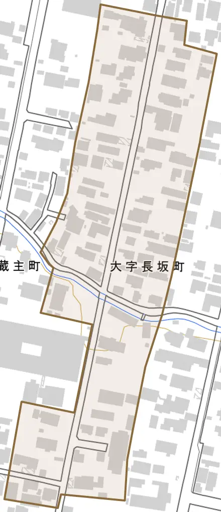 大字長坂町とその周辺の地図。町の範囲を重ねている