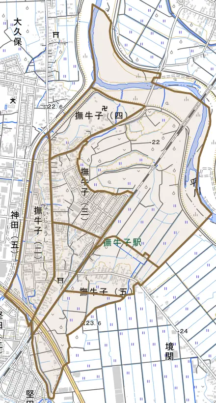 大字撫牛子とその周辺の地図。町の範囲を重ねている