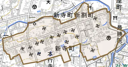大字新寺町とその周辺の地図。町の範囲を重ねている