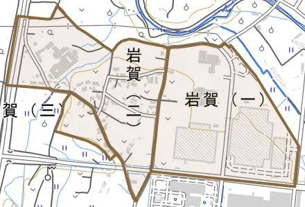 大字岩賀とその周辺の地図。町の範囲を重ねている