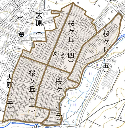 大字桜ケ丘とその周辺の地図。町の範囲を重ねている