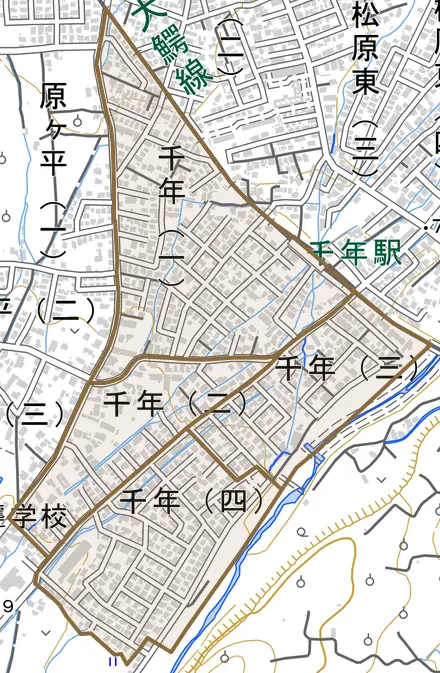 大字千年とその周辺の地図。町の範囲を重ねている