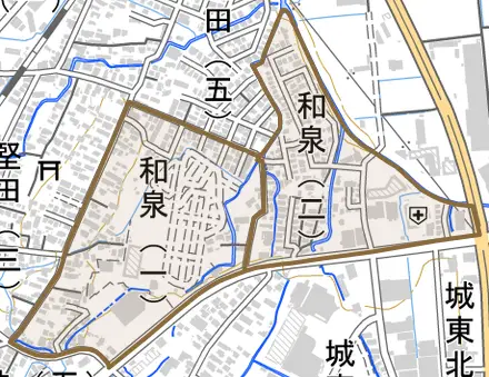 大字和泉とその周辺の地図。町の範囲を重ねている