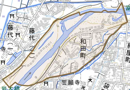 大字和田町とその周辺の地図。町の範囲を重ねている