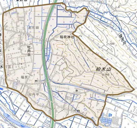 大字牡丹平とその周辺の地図。町の範囲を重ねている