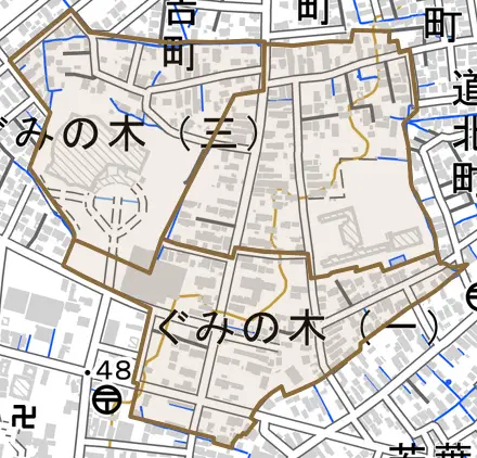 ぐみの木とその周辺の地図。町の範囲を重ねている