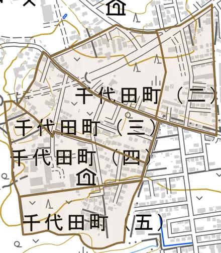 千代田町とその周辺の地図。町の範囲を重ねている