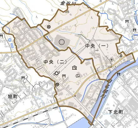 中央とその周辺の地図。町の範囲を重ねている