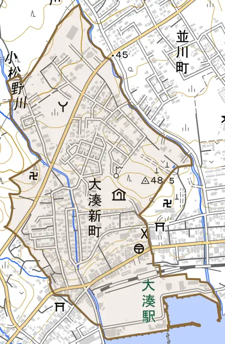 大湊新町とその周辺の地図。町の範囲を重ねている