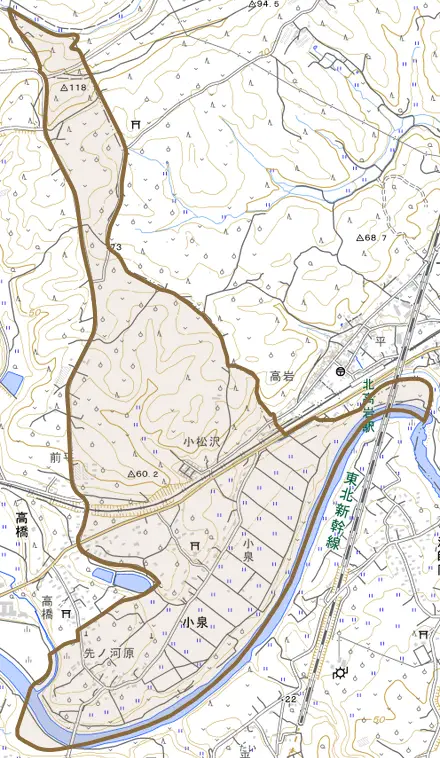 大字小泉とその周辺の地図。町の範囲を重ねている
