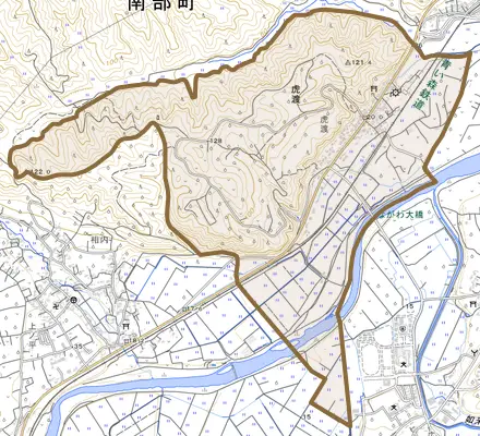 大字虎渡とその周辺の地図。町の範囲を重ねている