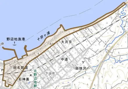 字田名部道とその周辺の地図。町の範囲を重ねている