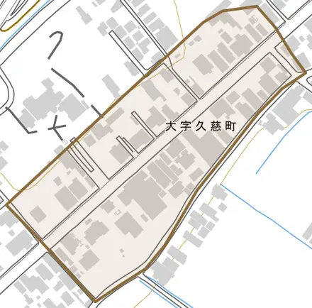 大字久慈町とその周辺の地図。町の範囲を重ねている