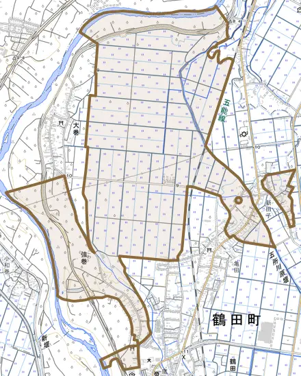 大字強巻とその周辺の地図。町の範囲を重ねている