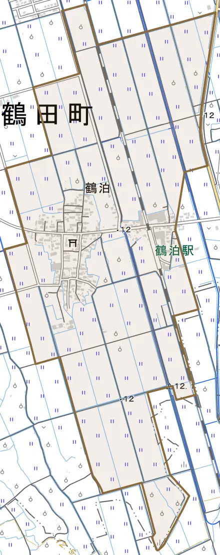 大字鶴泊とその周辺の地図。町の範囲を重ねている