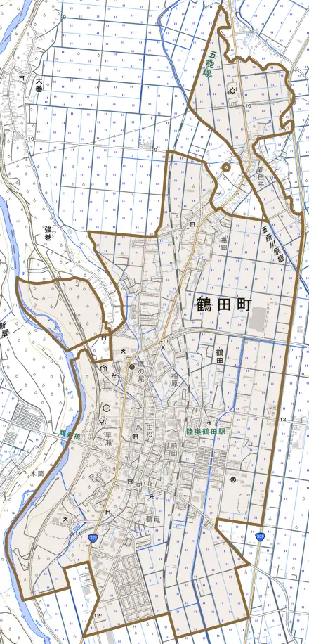 大字鶴田とその周辺の地図。町の範囲を重ねている
