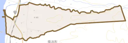 鶏ケ唄とその周辺の地図。町の範囲を重ねている