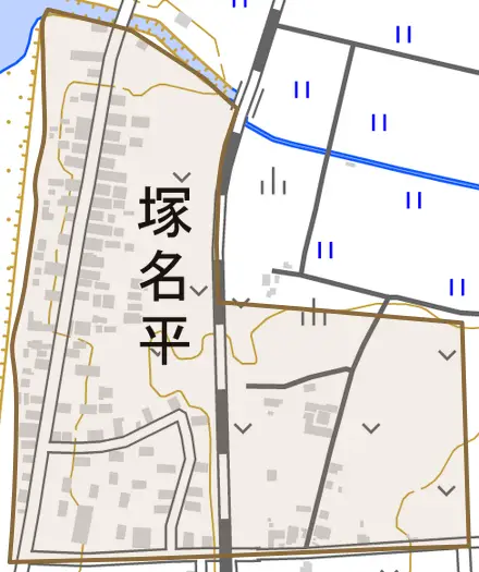 塚名平とその周辺の地図。町の範囲を重ねている