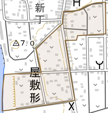 屋敷形とその周辺の地図。町の範囲を重ねている
