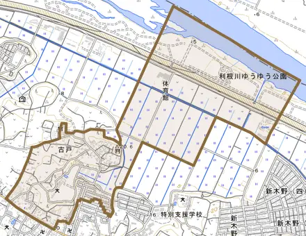 古戸とその周辺の地図。町の範囲を重ねている