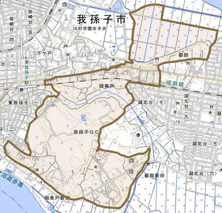 岡発戸とその周辺の地図。町の範囲を重ねている