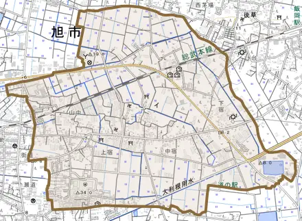 イとその周辺の地図。町の範囲を重ねている