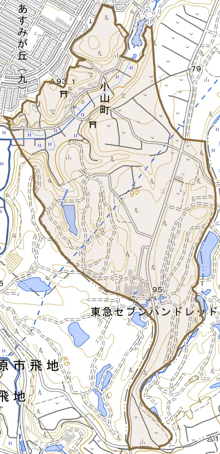 小山町とその周辺の地図。町の範囲を重ねている