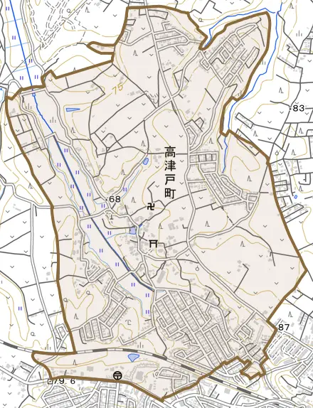 高津戸町とその周辺の地図。町の範囲を重ねている